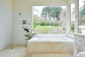 Bath tub at Sassind Mount Macedon accommodation